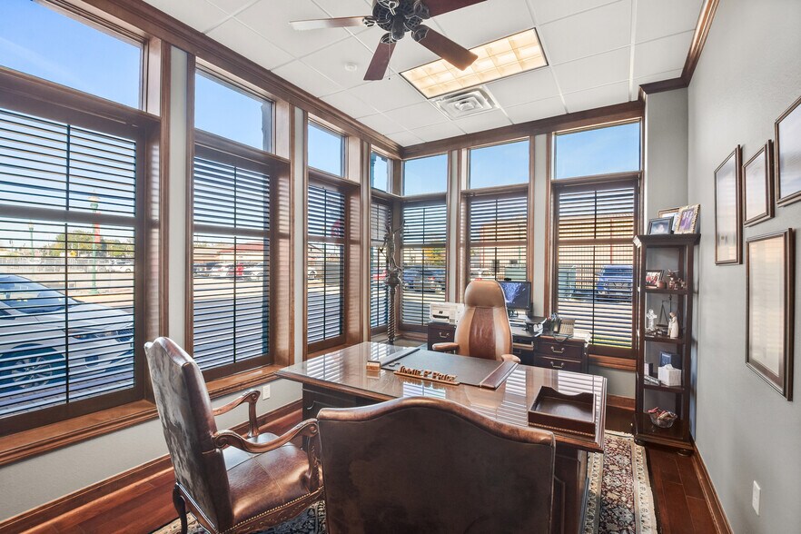 More Photos Of 101 Simonton St, Conroe Loft Creative Space For Lease