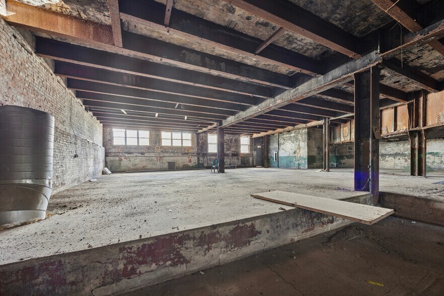 More Photos Of 967-973 N 9th St, Philadelphia Warehouse For Sale