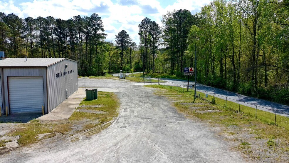 More Photos Of 4490 Bowman Industrial Ct, Conley Service For Lease