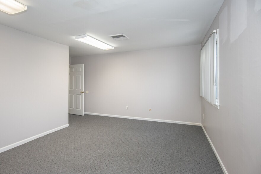 More Photos Of 981 Second Street Pike, Richboro Office For Lease