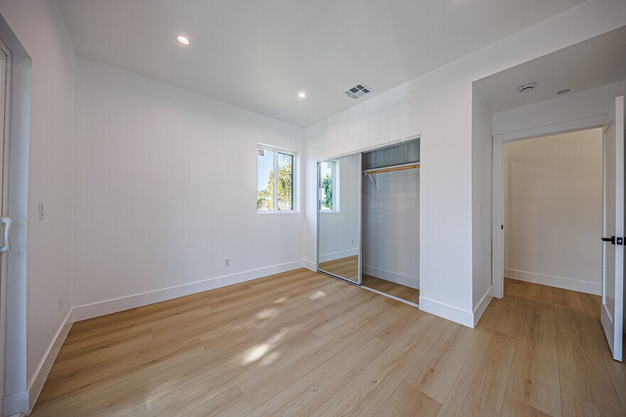 More Photos Of 2938 S Sycamore Ave, Los Angeles Apartments For Sale