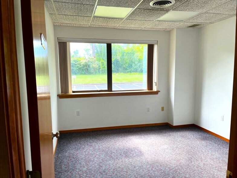 More Photos Of 1100 First State Blvd, Stanton Light Distribution For Lease