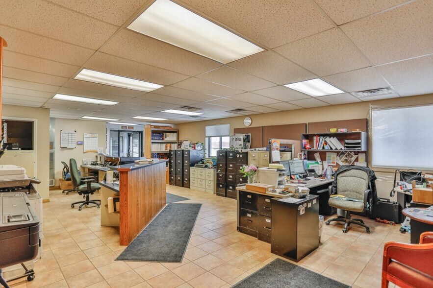 More Photos Of 711 3rd St, Marathon Manufacturing For Sale