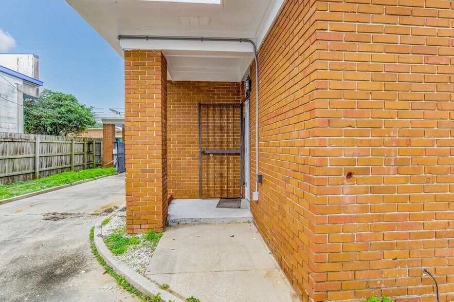 More Photos Of 2220 N Palafox St, Pensacola Medical For Sale