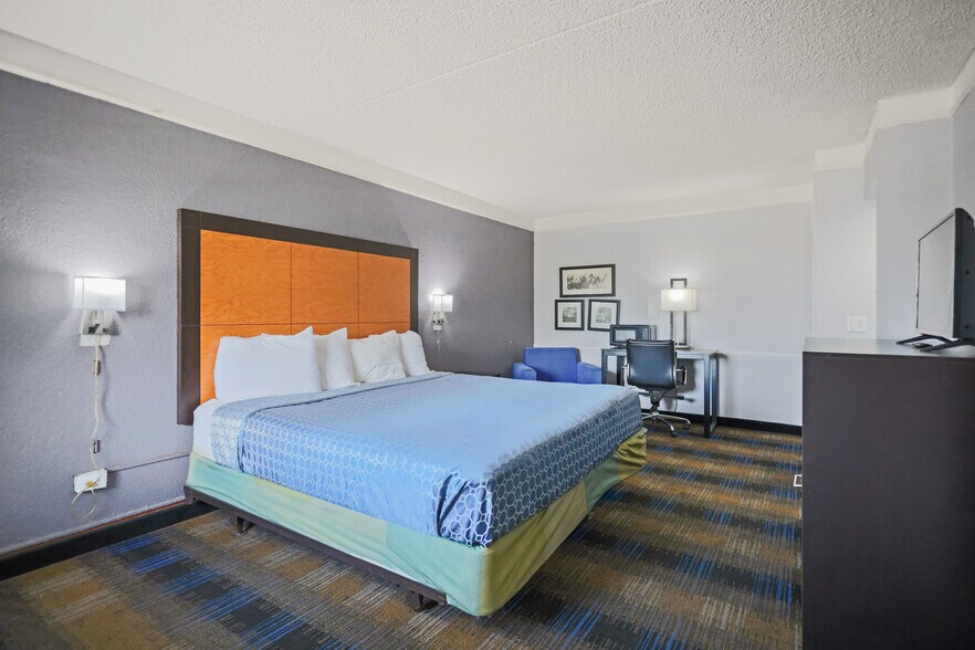 More Photos Of 601 Avenue Q, Lubbock Hotel For Sale