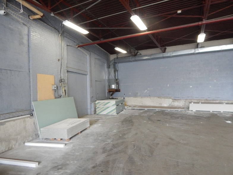 More Photos Of 209 Center St, Bridgeport Warehouse For Lease