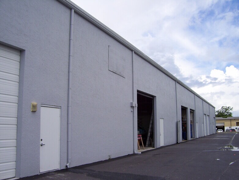More Photos Of 1270-1272 SW 34th St, Palm City Warehouse For Lease