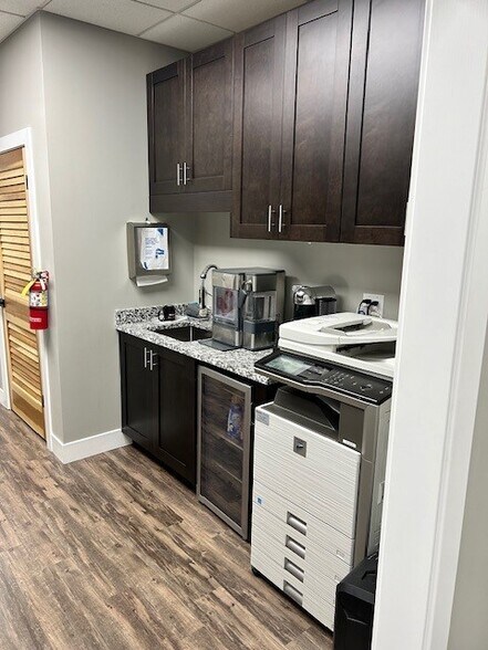 More Photos Of 8846 E 33rd St, Indianapolis Warehouse For Sale