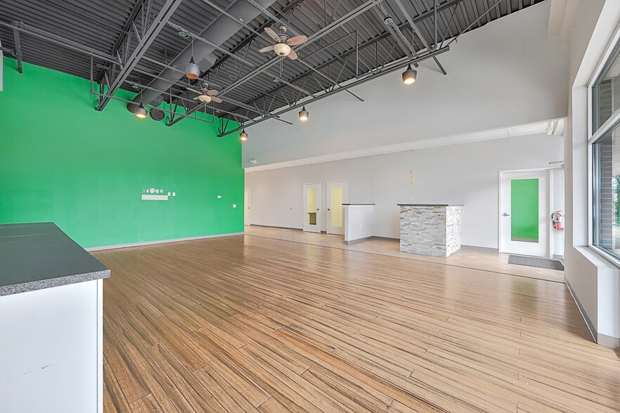 More Photos Of 1035 Vandercar Dr, Florence General Retail For Lease