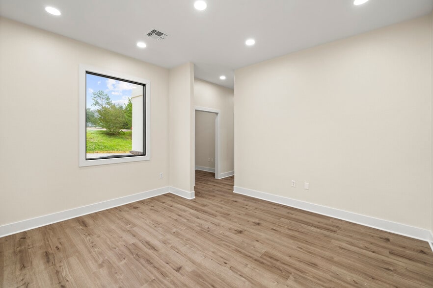 More Photos Of 1106 N University Dr, Nacogdoches Office For Lease