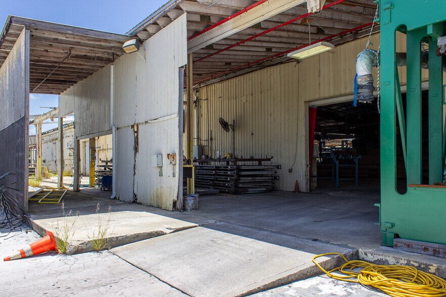 More Photos Of 310 Cypress Rd, Ocala Manufacturing For Sale