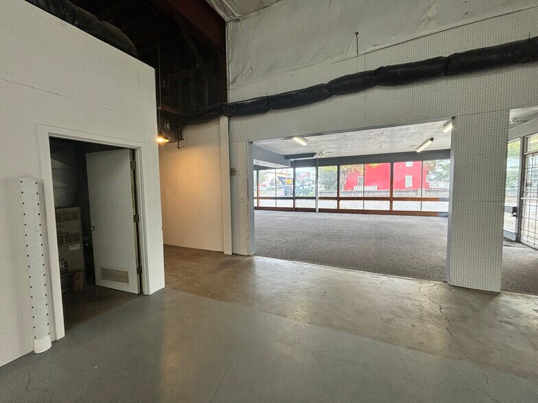 More Photos Of 1515 13th St SE, Salem Flex For Sale