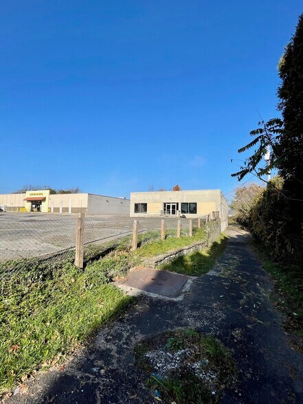 More Photos Of 14 Route 17k, Newburgh Freestanding For Sale