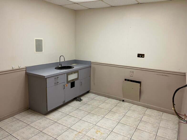More Photos Of 6201 Dr Martin Luther King Jr St S, Saint Petersburg Medical For Sale