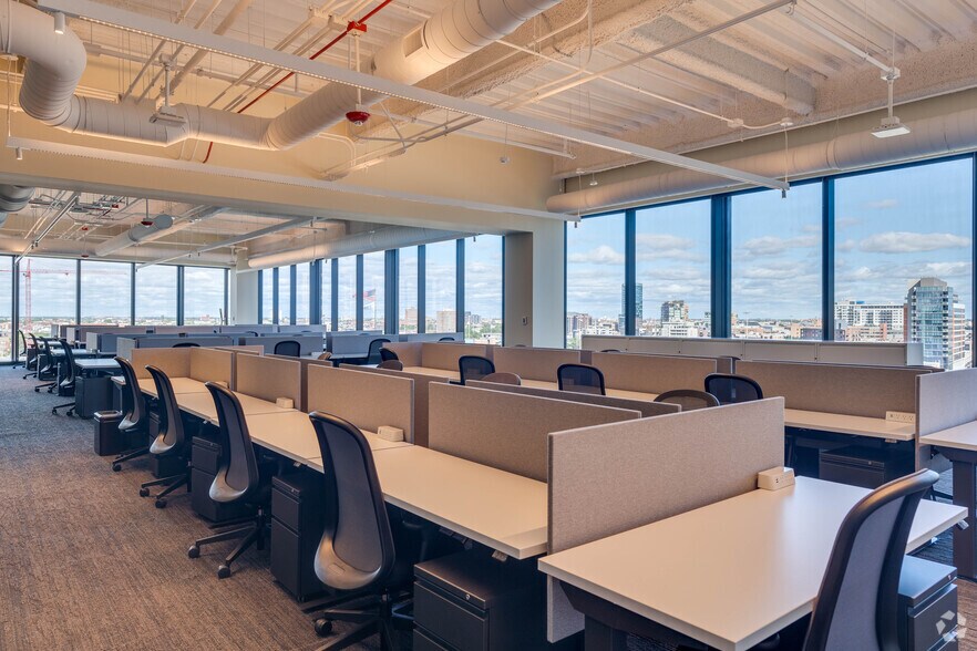More Photos Of 333 N Green St, Chicago Office For Lease