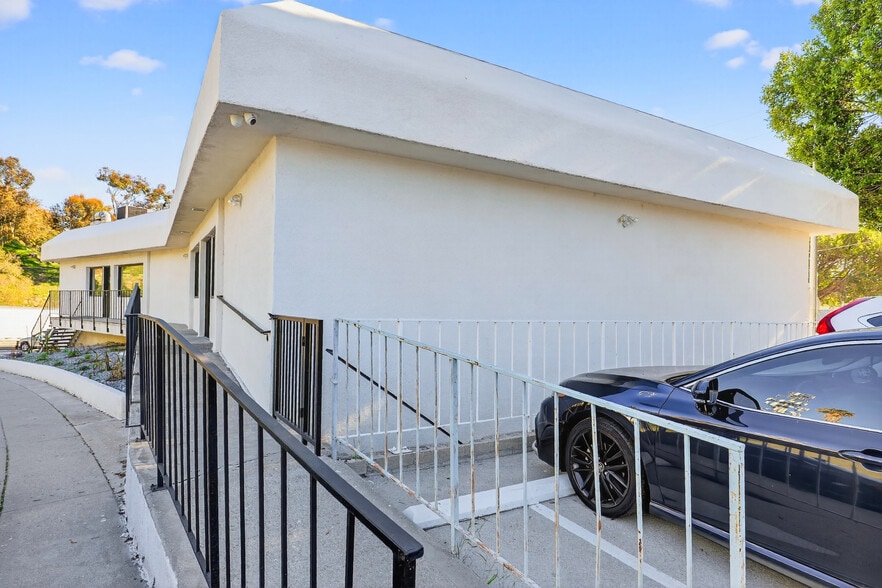 More Photos Of 5411 Valley Blvd, Los Angeles Warehouse For Lease