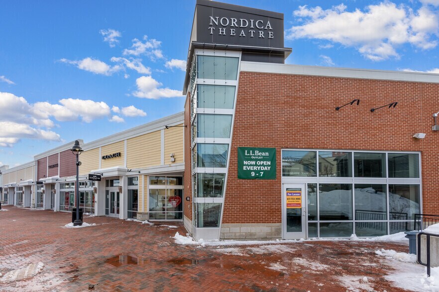 More Photos Of 1 Freeport Village Sta, Freeport Department Store For Lease