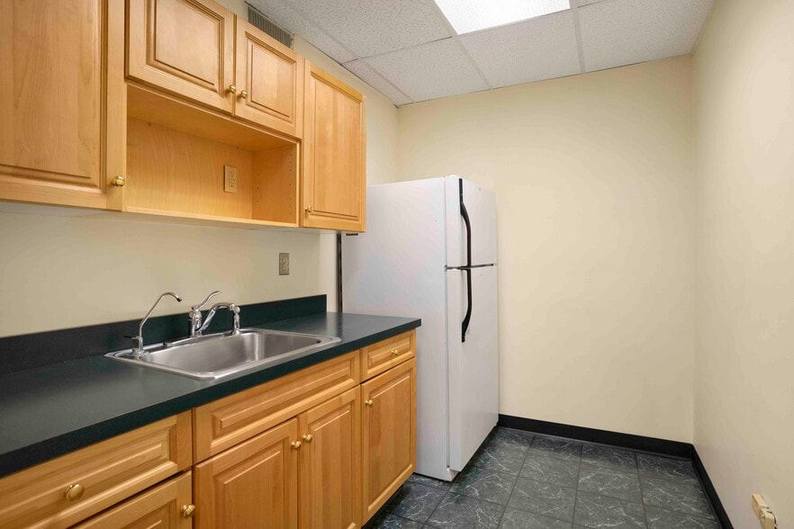 More Photos Of 78-80 Main St, Madison Office For Lease