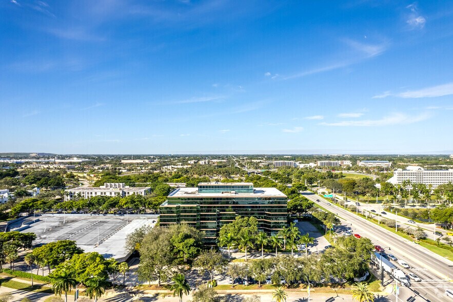More Photos Of 700 W Hillsboro Blvd, Deerfield Beach Office For Lease