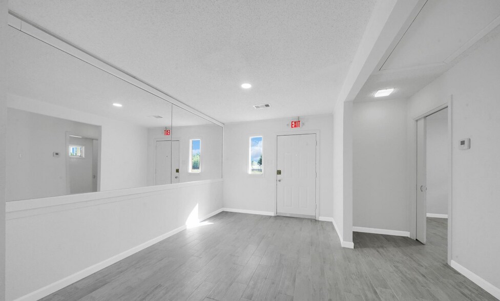 More Photos Of 522 Highway 3, La Marque Office For Lease