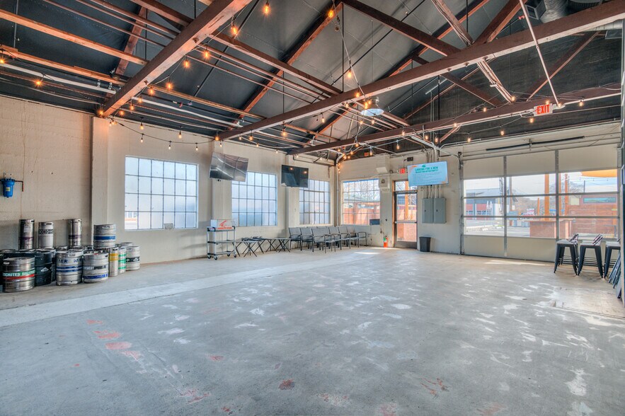 More Photos Of 420 N Main St, Prineville Restaurant For Sale