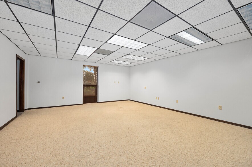 More Photos Of 3 Sunshine Blvd, Ormond Beach Manufacturing For Lease