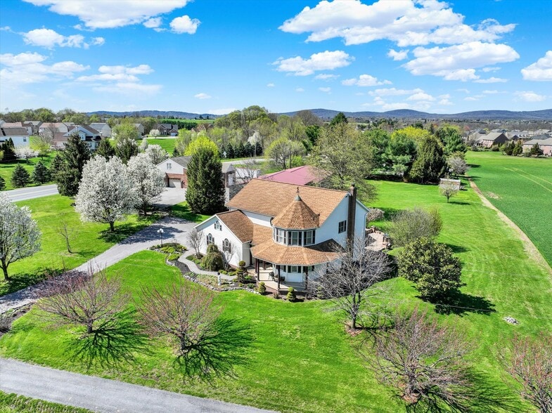 More Photos Of 2553 Roosevelt Ave, York Flex For Sale