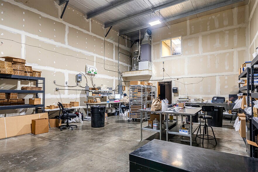More Photos Of 652 W Dutton Rd, Eagle Point Industrial For Lease