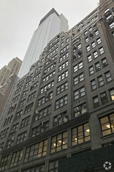 Primary Photo Of 224 W 35th St, New York Loft Creative Space For Lease