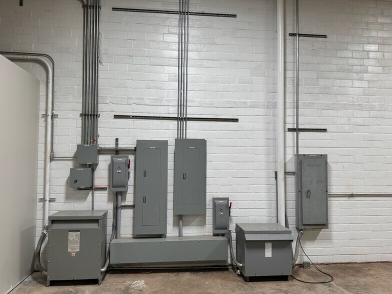 More Photos Of 1605 Cottonwood, Bay City Warehouse For Sale