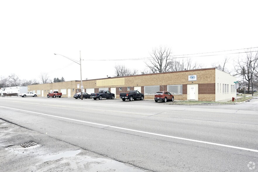 More Photos Of 26400-26450 W 7 Mile Rd, Redford Warehouse For Lease