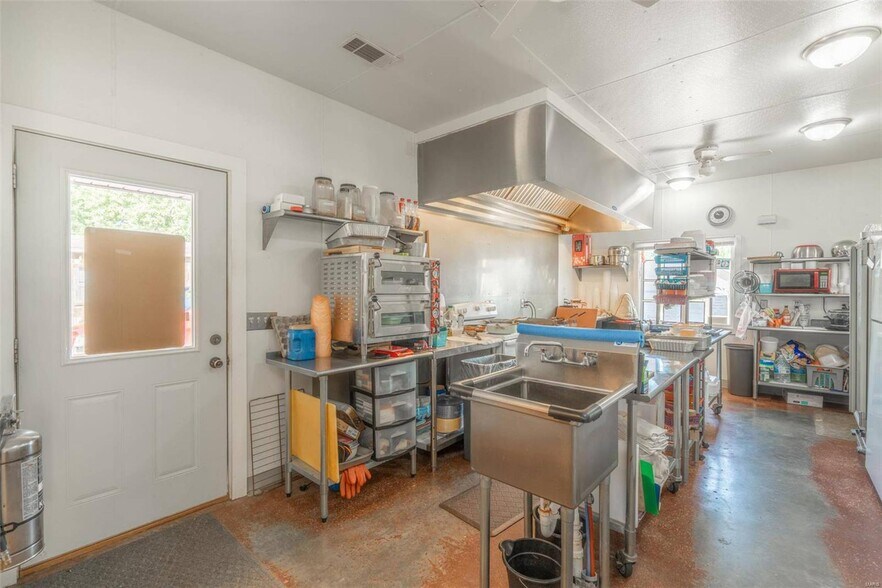 More Photos Of 307 E State St, Delta Flex For Sale