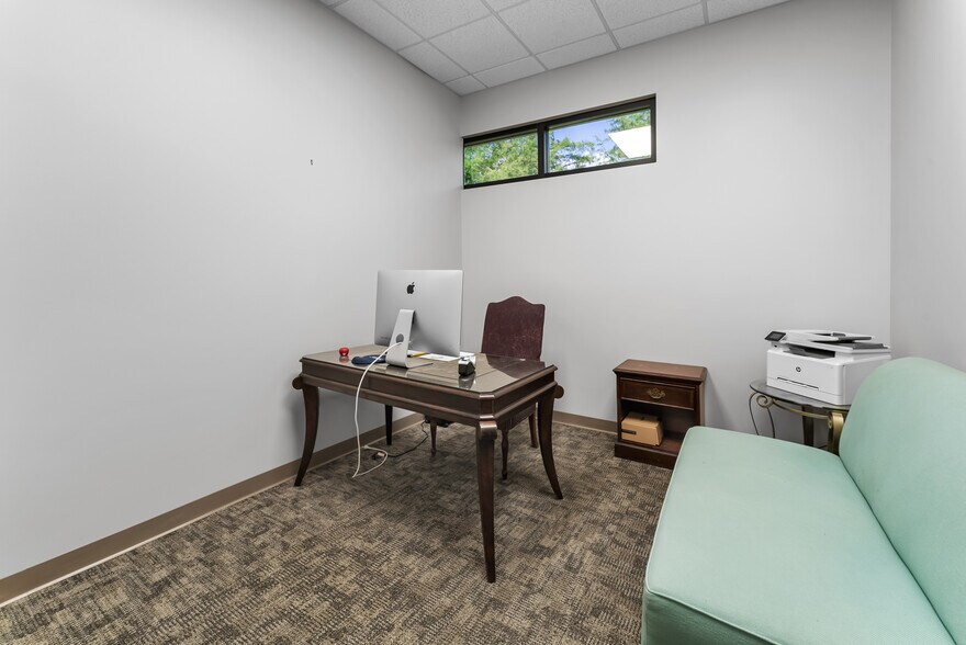 More Photos Of 119 Southern Blvd, Savannah Office For Sale