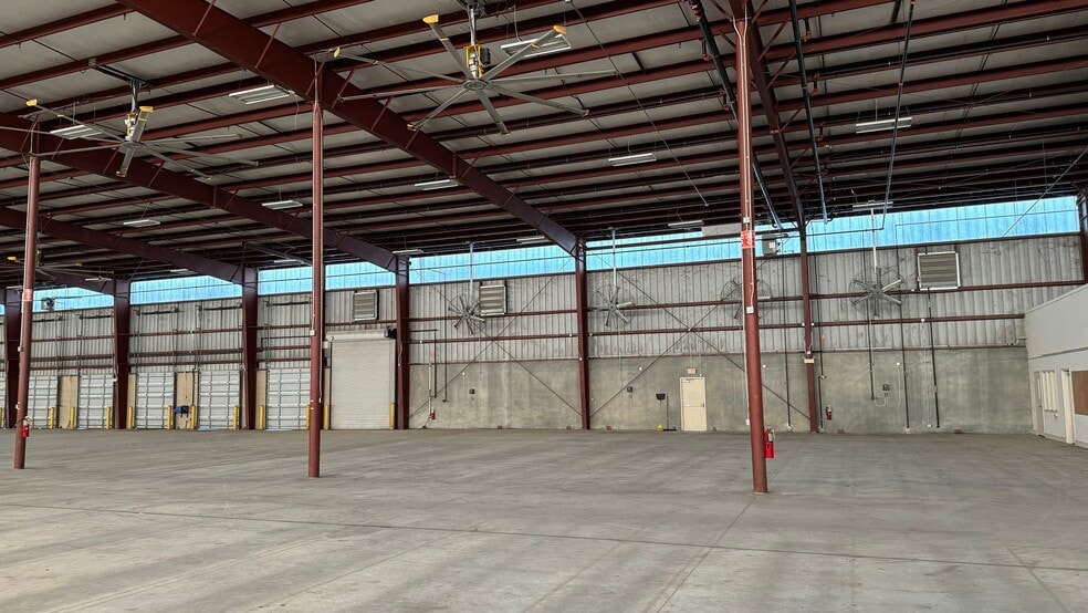 More Photos Of 231 Bourne Blvd, Savannah Warehouse For Lease