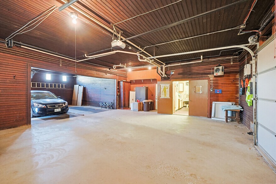 More Photos Of 1501 Lonsdale Ave, Lincoln General Retail For Sale