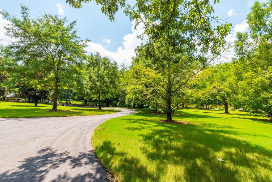 More Photos Of 565 Owens Gin Rd NE, Calhoun Lodge Meeting Hall For Sale