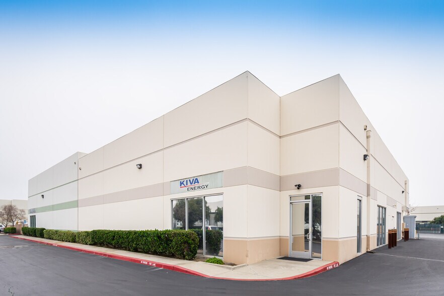 More Photos Of 1260 DuPont Ct, Manteca Flex For Sale