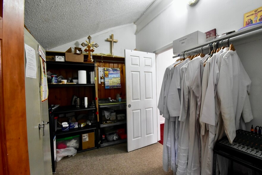 More Photos Of 730 E Auburn Rd, Rochester Hills Religious Facility For Sale