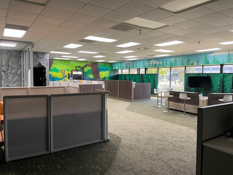 More Photos Of 505 N John Rodes Blvd, Melbourne Light Manufacturing For Lease