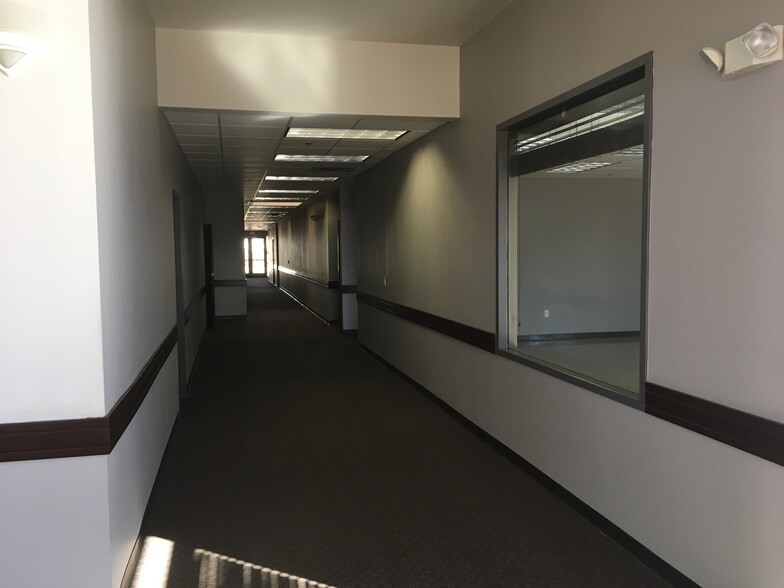 More Photos Of 2800 S Rock Rd, Wichita Office For Sale