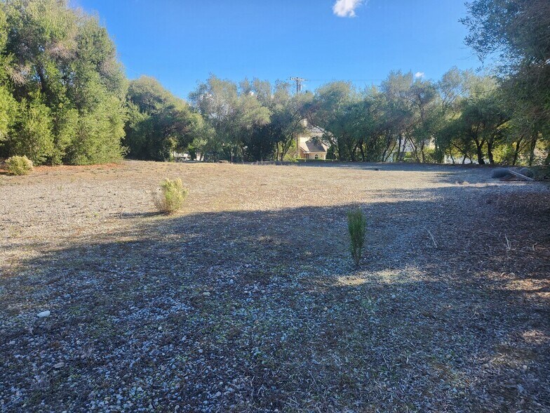 More Photos Of 1252 Navel Pl, Vista Land For Lease