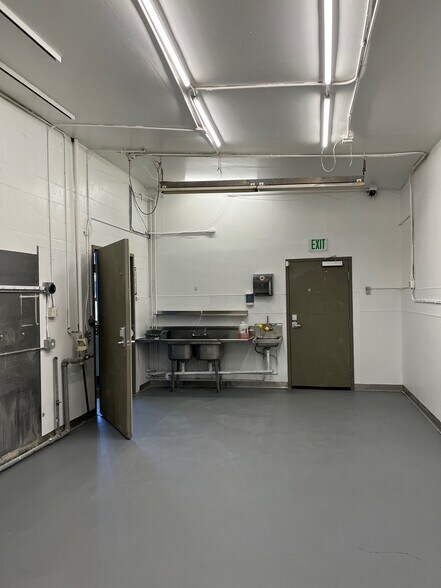 More Photos Of 6613 Hollis St, Emeryville Flex For Sale