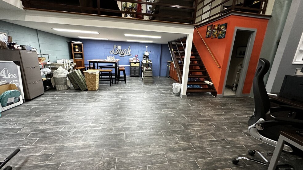 More Photos Of 530 Ray St, Freeport Manufacturing For Lease
