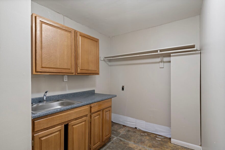 More Photos Of 4928 Marlboro Pike, Capitol Heights General Retail For Lease