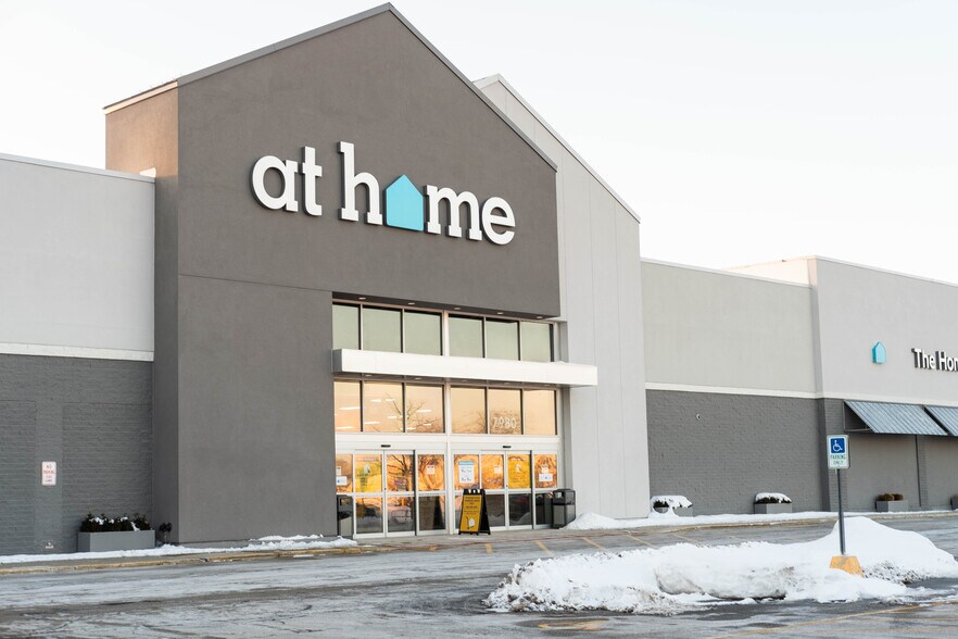 More Photos Of 7960-8000 Plaza Blvd, Mentor Storefront For Lease