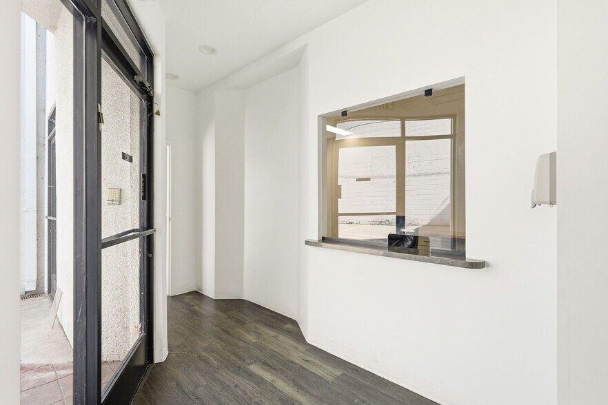 More Photos Of 739-741 N Fairfax Ave, Los Angeles Medical For Sale
