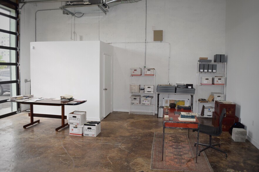More Photos Of 290 NW 73rd St, Miami Service For Lease