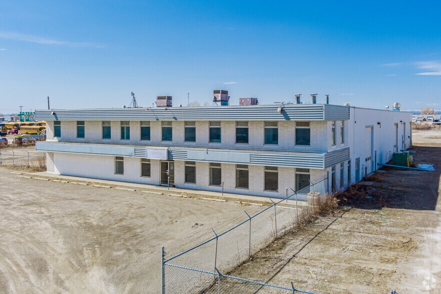 More Photos Of 8715 48th St SE, Calgary Warehouse For Lease