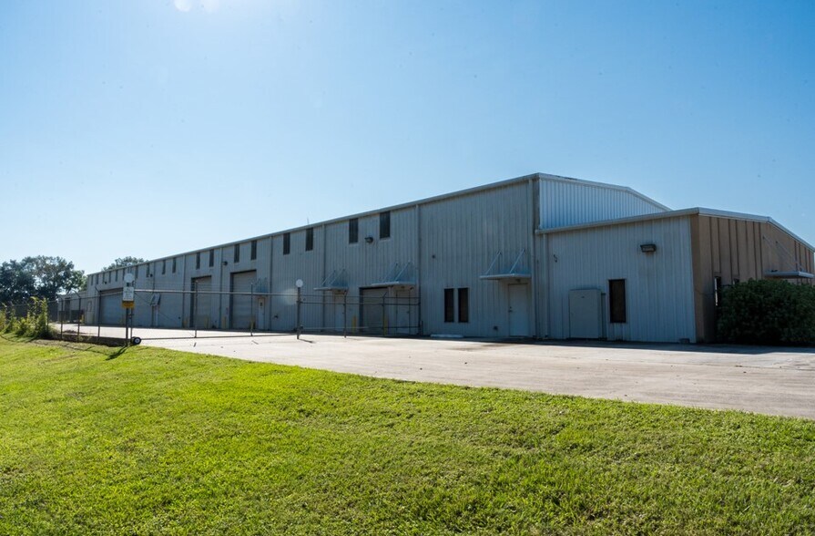 More Photos Of 105 Nova Dr, Broussard Industrial For Sale