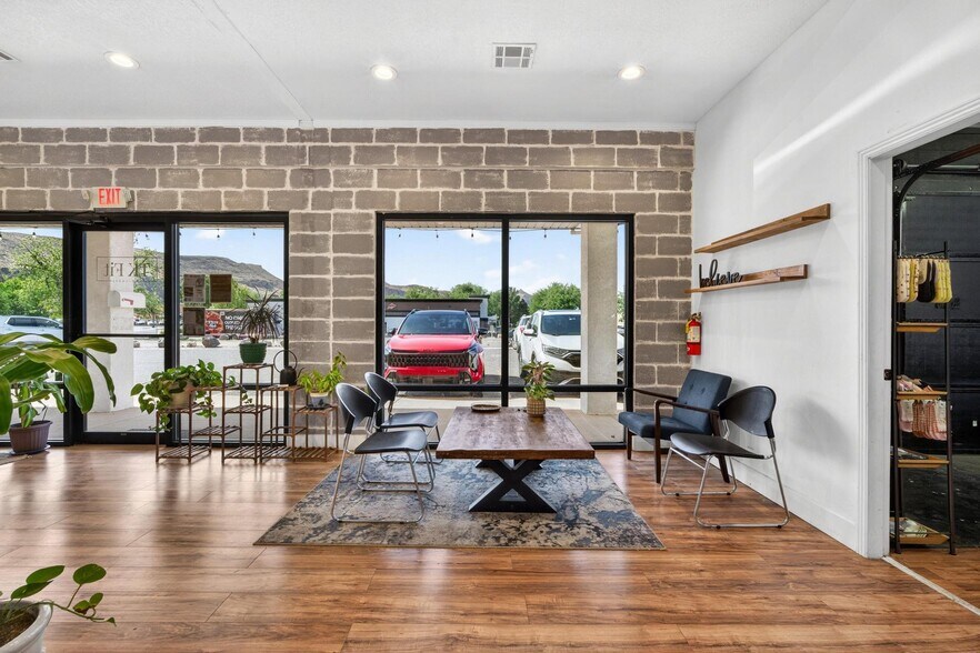 More Photos Of 75 N 200 W, Hurricane Freestanding For Sale